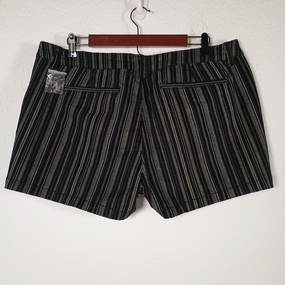 a.n.a. ANA A New Approach Shorts Womens 16 Black White Stripe Mid Rise Twill NWT - Picture 2 of 9